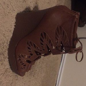 Size US 8.5 , Brown Cutout Wedges